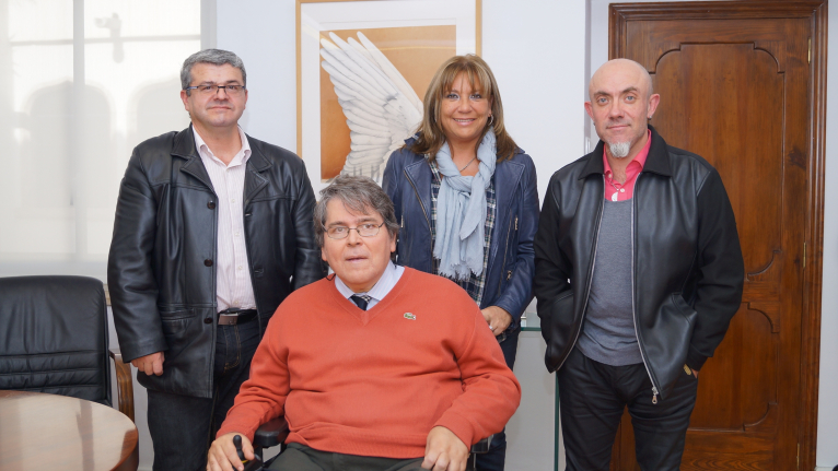 La diputada de Bienestar Social recibe a los directivos de Cocemfe