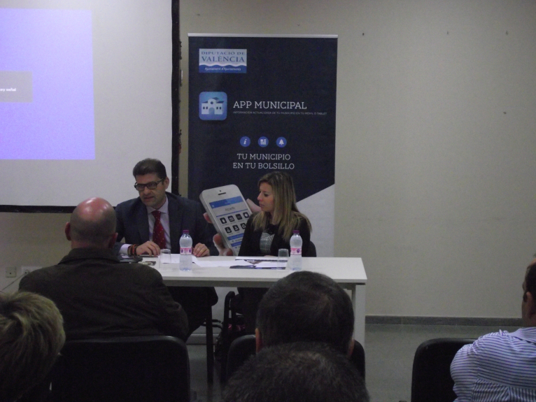Haro presenta la app municipal de Real de Gandia 