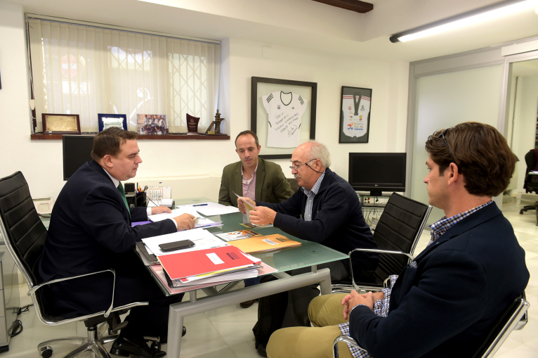 Bailach se reúne con el alcalde de Titaguas
