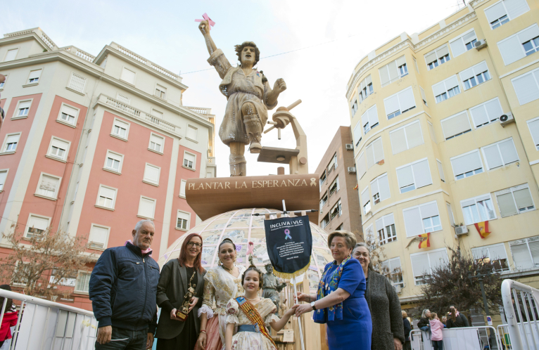 La Falla Palleter – Erudito Orellana de València recolza la investigació contra el càncer de mama amb el suport de la Diputació 