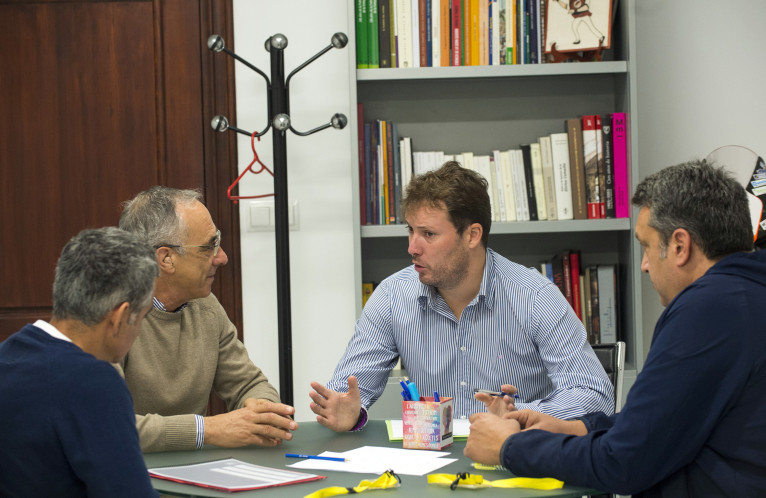El diputado de Deportes, Andrés Campos, recibe a representantes deportivos de Godella 