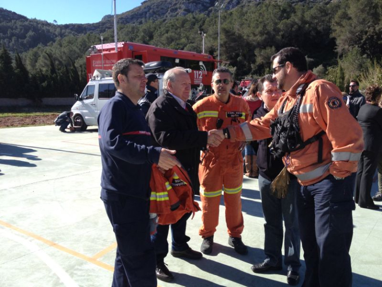 Tarazona visita el post de comandament avançat per a veure l'evolució de l'incendi