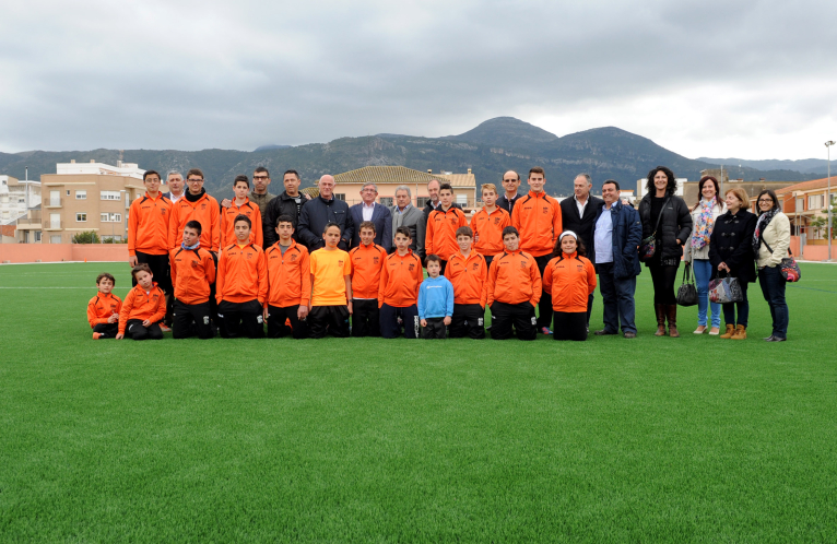 Benifairó de la Valldigna estrena gespa artificial en el camp de futbol