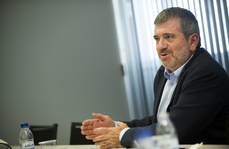 Josep Bort visita Oliva per a conèixer els treballs de recuperació i conservació realitzats al parc públic del Club Nàutic