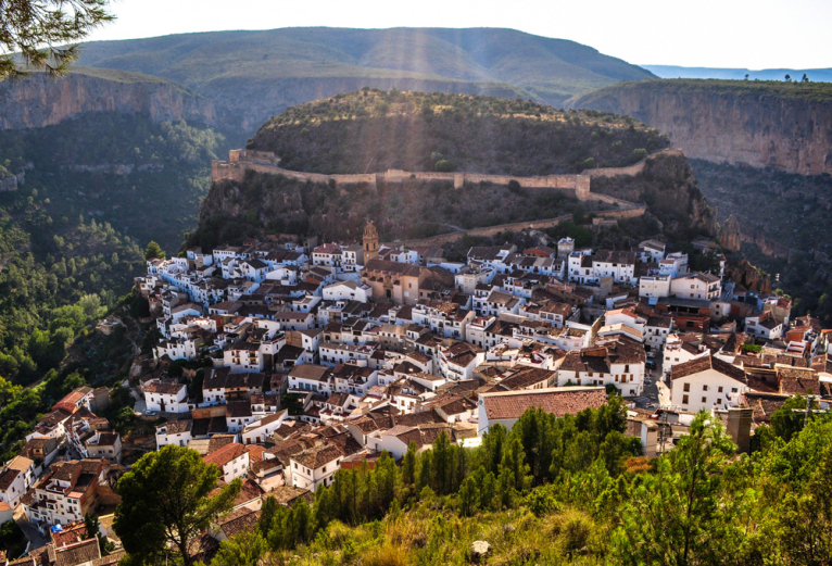 Chulilla inclou la cooperativa agrícola en la seua ruta mediambiental