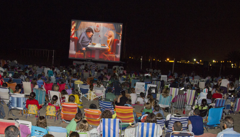 València Turisme lleva el cine a 20 playas valencianas este verano
