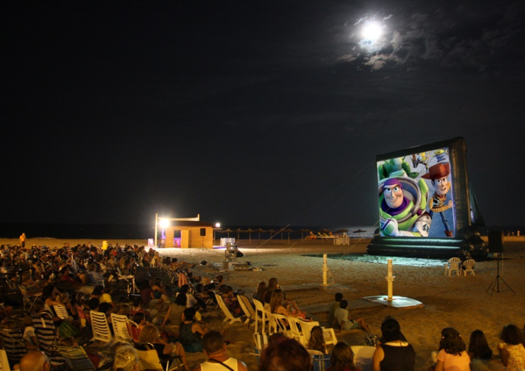 Arranquen les nits de cine de València Turisme amb projeccions en 18 platges durant tot l'estiu