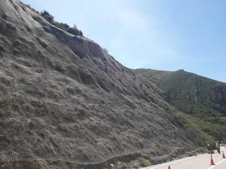 Continua la obra de estabilización de laderas anexas a la CV-580, entre Millares y Dos Aguas