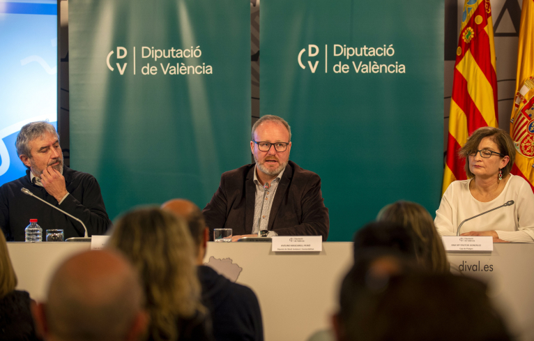La Diputació de València incrementa los recursos para la limpieza de playas
