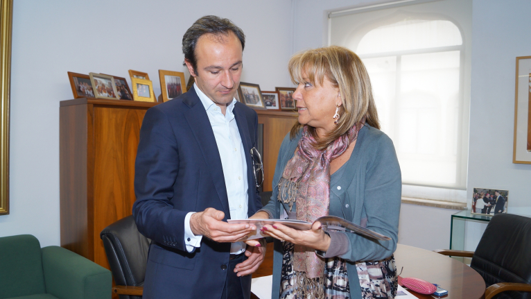 Amparo Mora y David Doménech valoran los viajes sociales de la Diputación que se solicitan en Cheste