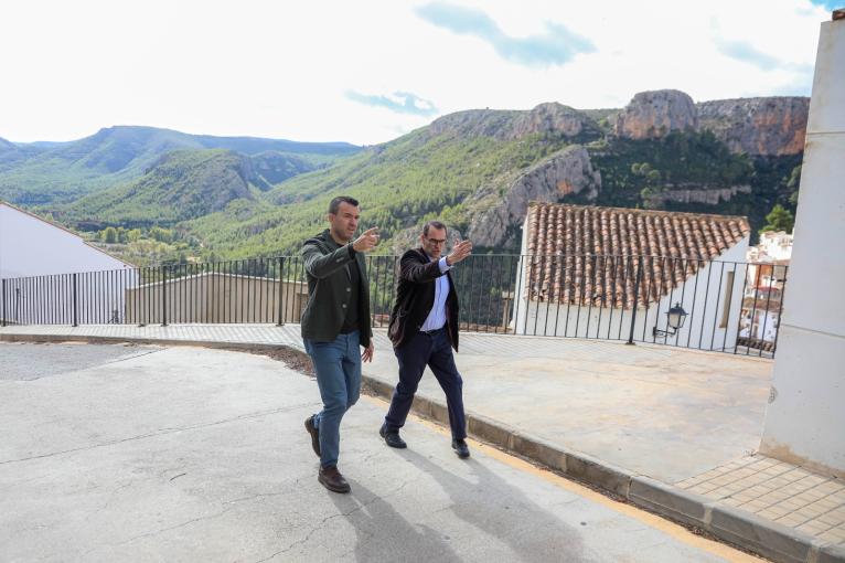 Mompó atiende las demandas de Bugarra, Higueruelas y Chulilla en una visita a La Serranía