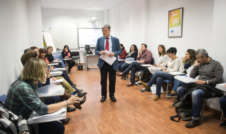 La Diputació ofereix a més de 5.400 empleats públics formació sobre tecnologia, legislació i valencià 