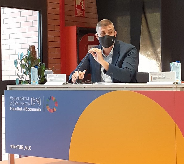 Jordi Mayor aboga por “trabajar en la accesibilidad universal al turismo” en el VI Foro de Turismo de la UV