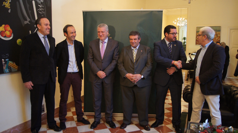 Rus firma convenis amb Canet d’en Berenguer, Caudete de las Fuentes, Cheste, Paiporta, Sueca i una mancomunitat intermunicipal