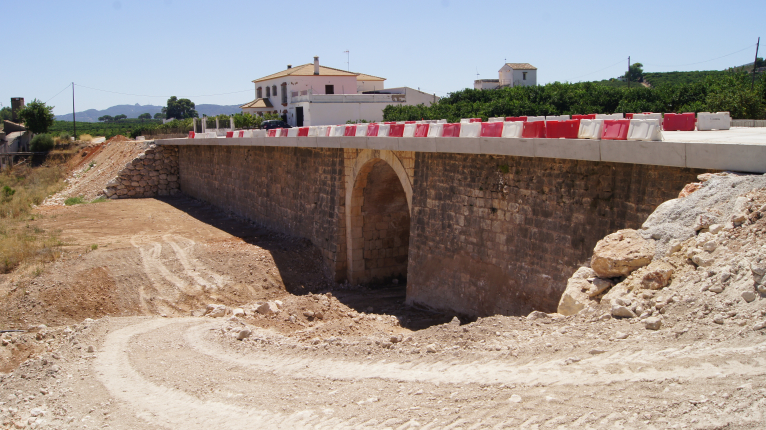 La Diputació amplia l'amplària de la carretera de Sumacàrcer respectant els onze ponts centenaris