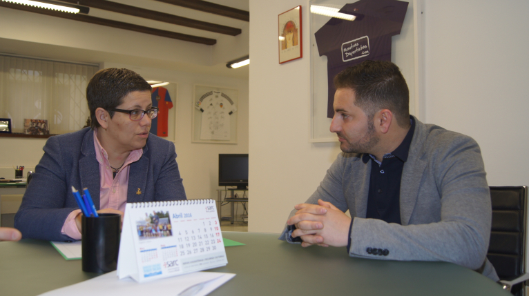 El piloto valenciano Héctor Faubel presenta el proyecto de su equipo de motociclismo a la Diputación