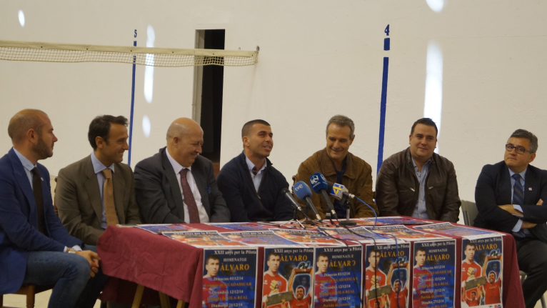 Álvaro anuncia en el seu comiat que es dedicarà a l'ensenyament