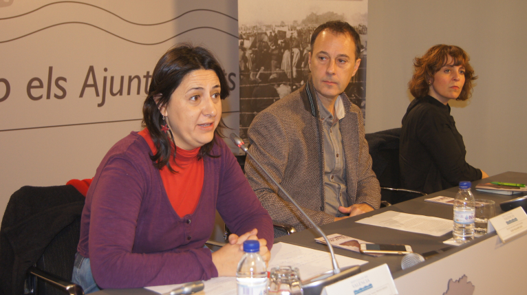 La Diputación lleva la memoria histórica a las bibliotecas y al teatro