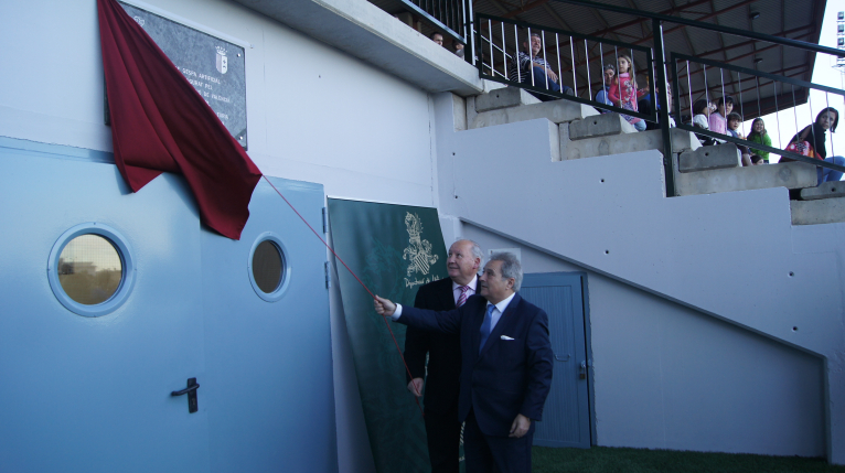Rus  inaugura el césped artificial del campo de fútbol de Ribarroja del Turia