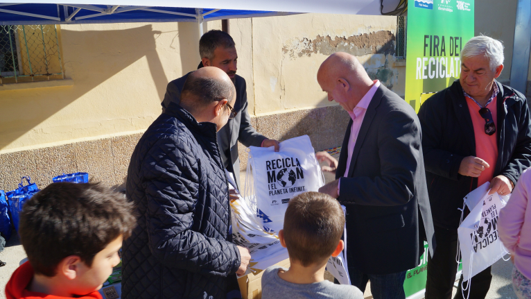 ‘Reciclamon y el planeta infinito’ comienza hoy en las aulas de Villanueva de Castellón