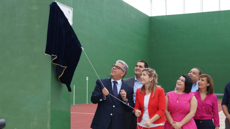 Càrcer estrena la pista de 'paddle' del poliesportiu