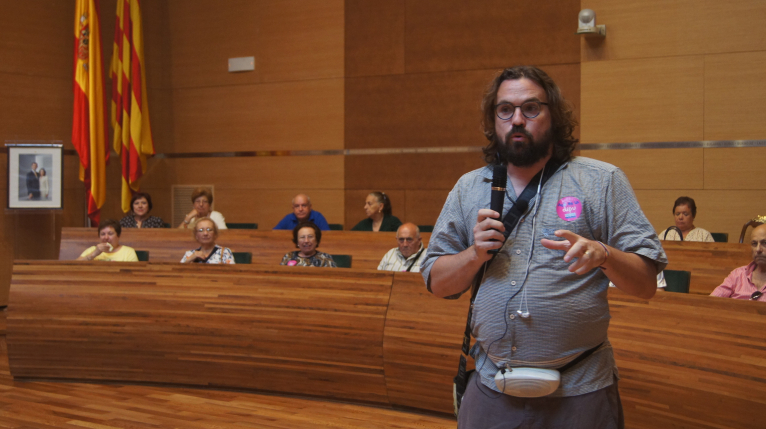 Un centenar de vecinos de Montaverner y Silla visitan la Diputación de Valencia