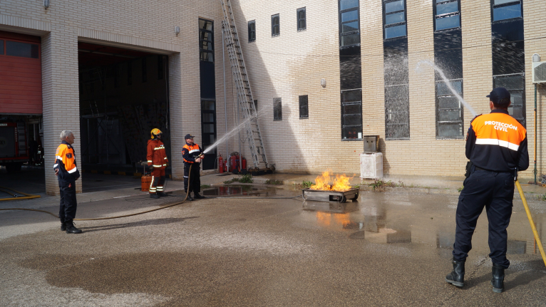 Los bomberos instruirán a los falleros de la provincia ante la quema de los monumentos