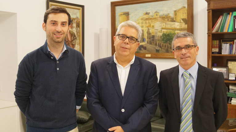 Favara proyecta adaptar  los servicios y vestuarios de la piscina  para discapacitados