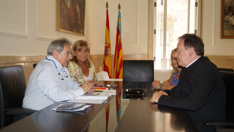 Alfonso Rus recibe a Vicente Aparicio, nuevo director de la Ciudad de la Esperanza