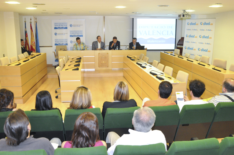 La Diputación presenta a los ayuntamientos de l´Horta Sud el sistema cartográfico de información Localgis 