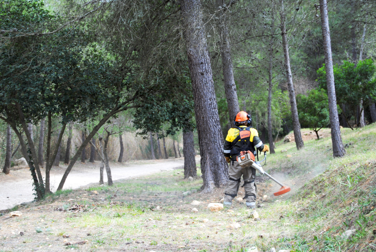 Les Brigades Forestals condicionen les àrees recreatives de la muntanya valenciana