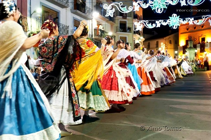 Maria Josep Amigó asiste a la tradicional dansà de la Font de la Figuera