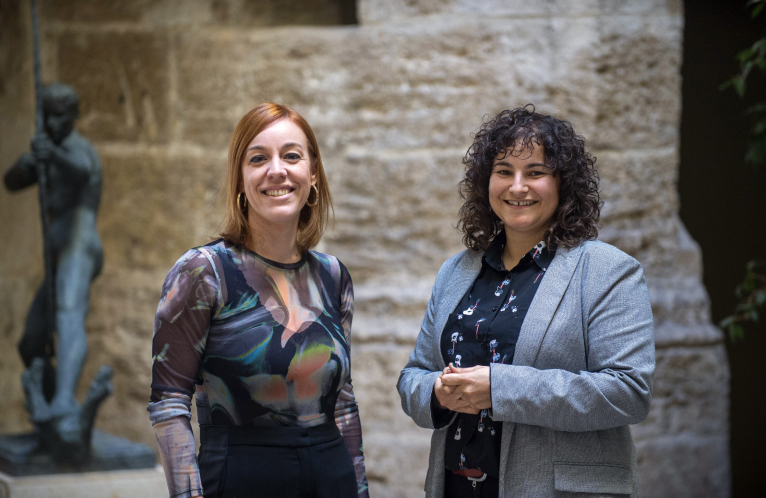 La diputada de Normalització Lingüística, Dolors Gimeno, es reunix amb la directora general d'Innovació Educativa, Reis Gallego