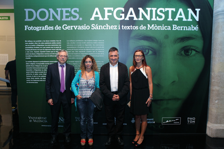 La vicepresidenta María Josep Amigó asiste a la inauguración de la exposición “Dones Afganistán” 
