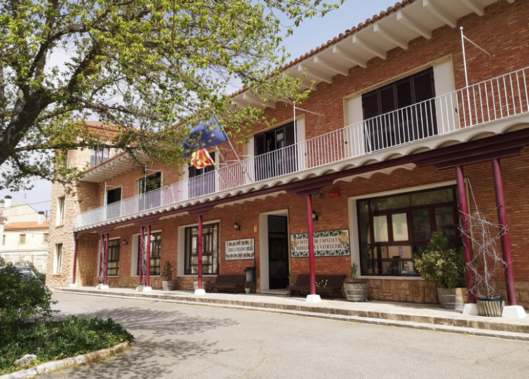 L'Escola d'Enologia de la Diputació a Requena celebra els seus 60 anys de formació vitivinícola