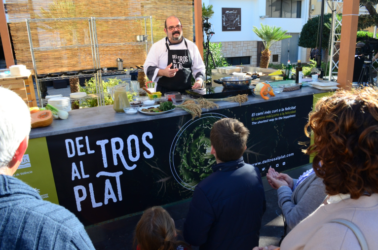 La Fira de Nadal de Faura acoge exhibiciones gastronómicas 'Del Tros al Plat' 