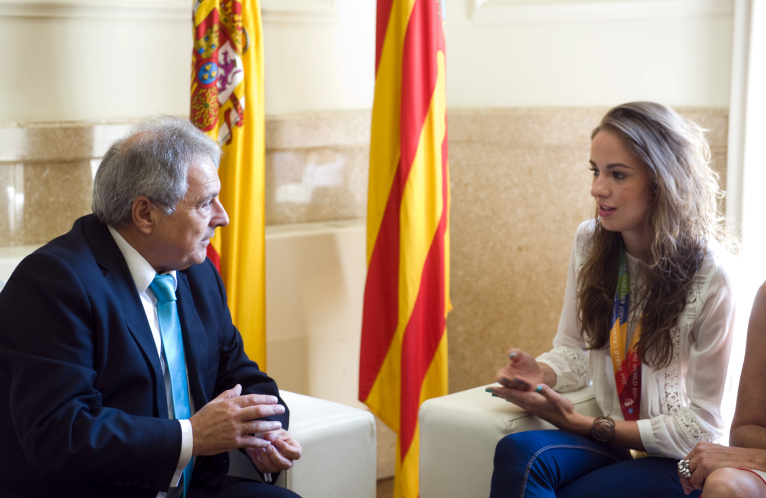 Alfonso Rus rep Elena López, medalla d’or al Mundial de Gimnàstica Rítmica