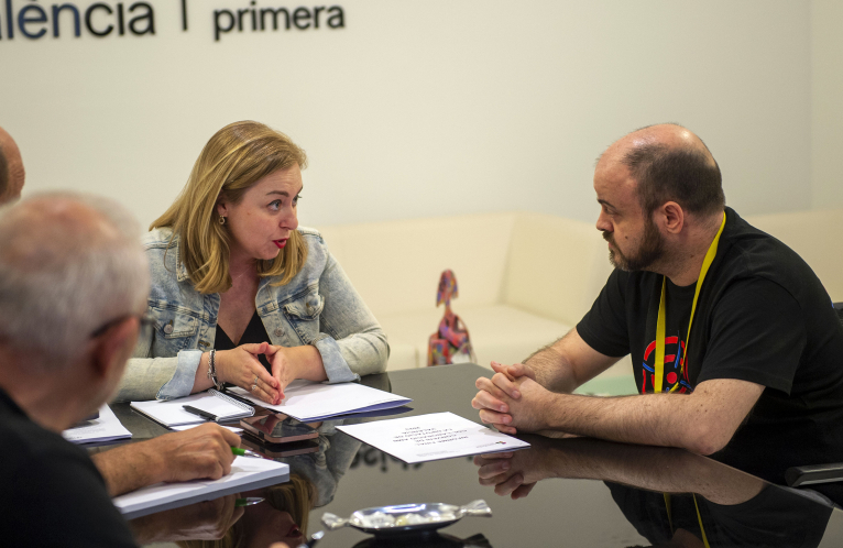 Enguix recibe a Lambda para hacer un balance de la colaboración en proyectos de sensibilización y diversidad
