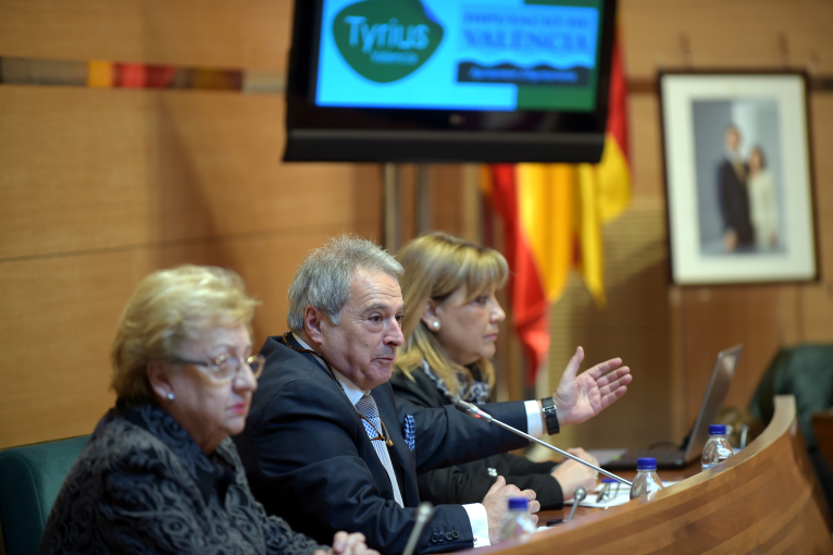 Entrega de diplomas a amas de casa Tyrius