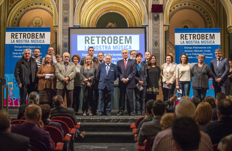 Entrega de instrumentos en la Beneficiència