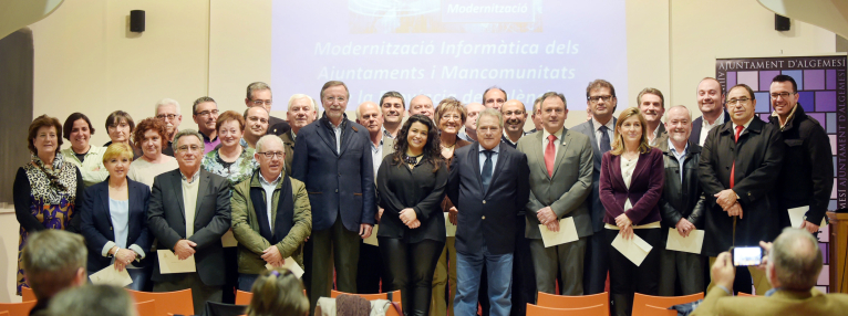 Entrega de ordenadores en Algemesí