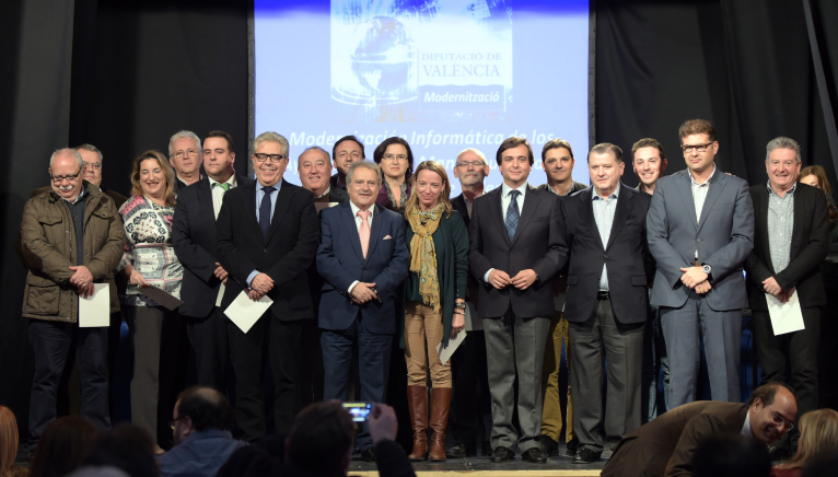 Entrega de ordenadores en Manises