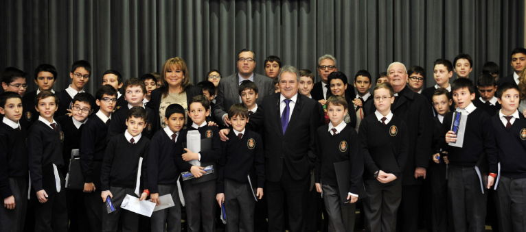 Els xiquets de l’Escolania feliciten el Nadal a la Diputació de València