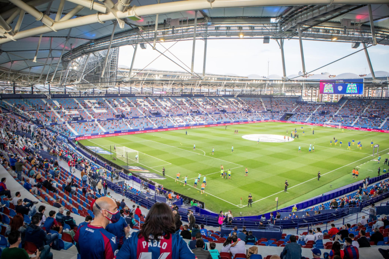 El estadio del Levante UD acoge este sábado la oposición de administrativo de la Diputación con 5.400 aspirantes