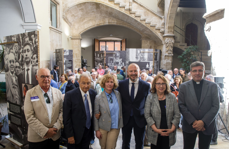 Les imatges de la coronació de la Mare de Déu de l'Estudio Fotográfico Sanchis s'exposen en la Diputació