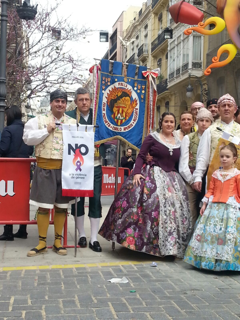 Banderins contra la violència de gènere en les falles 2