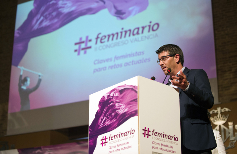 Rodríguez anuncia una red de municipios contra la violencia de género en la apertura del Feminario