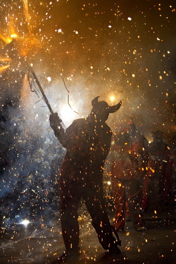 Las fotografías de David Cantillo de las fiestas de fuego de la Comunitat llegan a Bicorp