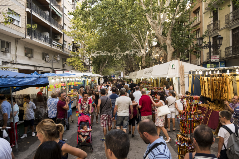 València Turisme y empresarios locales presentan en la Fira de Xàtiva los nuevos productos turísticos de las comarcas