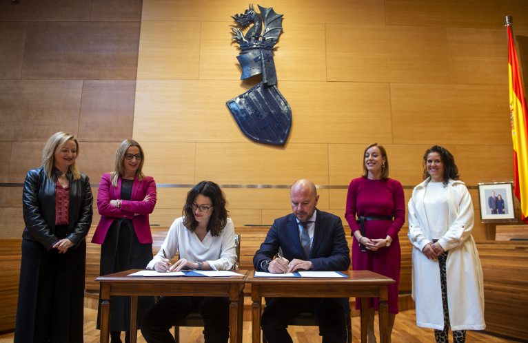 La Diputació firma con el Consell el convenio por el que invierte 17,5 millones en nuevos centros de día y residencias de ocho municipios